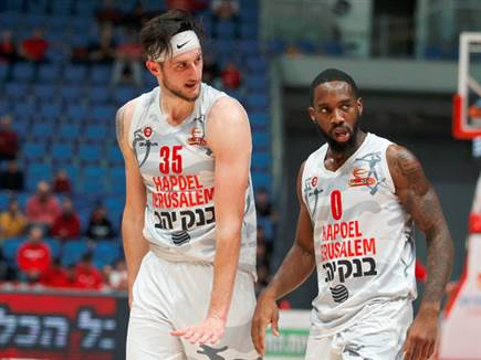 ניצחון 5 ברצף. קארינגטון והנקינס (אלן שיבר)