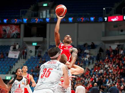 הוביל את קלעי המפסידה. האדסון (אלן שיבר)