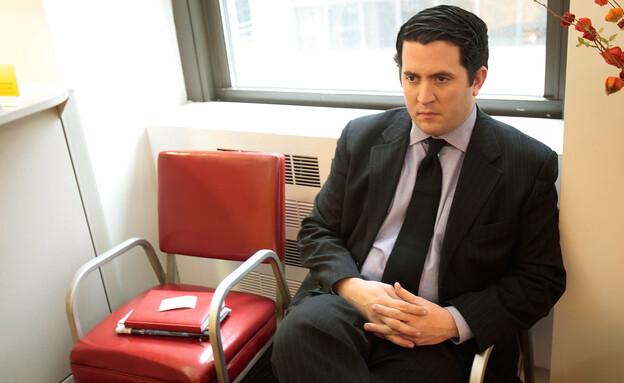 גבר מחכה לריאיון עבודה (צילום: Chris Hondros, Getty Images)