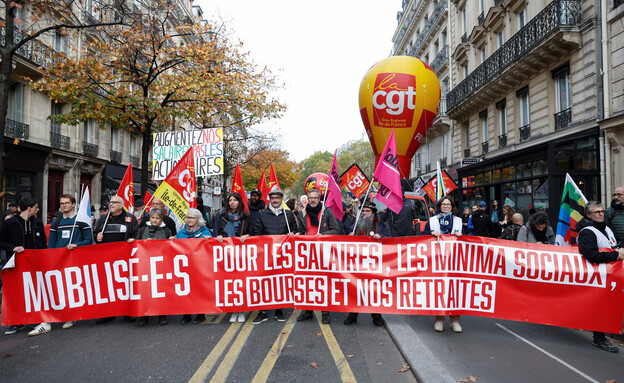 הפגנה בפריז על עליות המחירים (צילום: רויטרס)