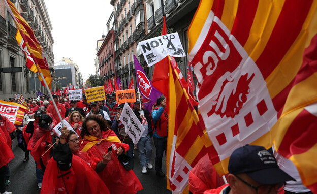 הפגנות עובדים במדריד בדרישה להעלאת שכר (צילום: רויטרס)