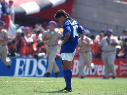 באג'ו מחמיץ את הפנדל של איטליה בגמר (1994)