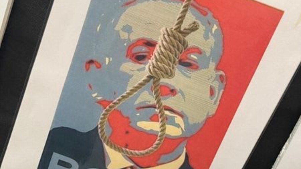 תמונה של נתניהו לצד חבל תלייה שנתלתה בבי"ס ברמת גן