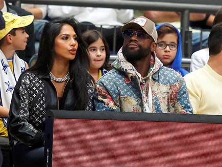 חברו פלויד מיוות'ר עודד מקרוב (אלן שיבר)