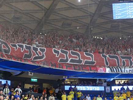 אווירה נהדרת בשני היציעים (אלן שיבר)