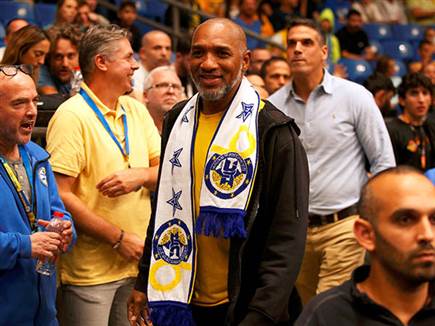 דרק שארפ הגיע (אלן שיבר)