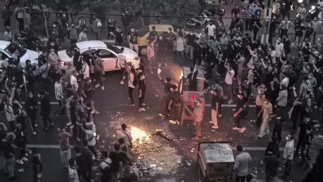 איראנים מוחים על מותה של מהסא אמיני