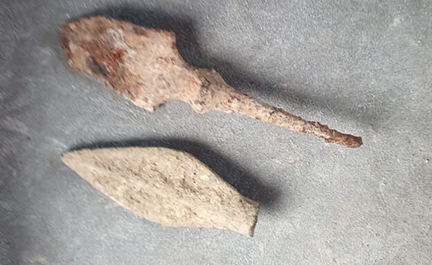 ראשי חץ עתיקים שהתגלו בבית של תושב הצפון (צילום: ניר דיסטלפלד, רשות העתיקות)