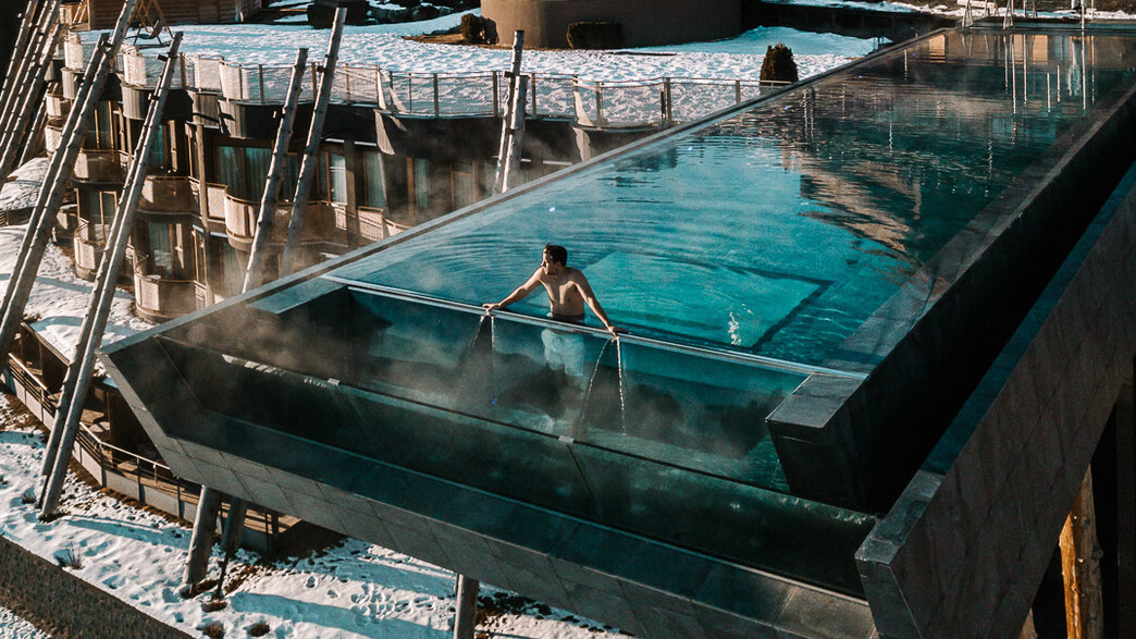 , מלון בדולמיטים, ג,