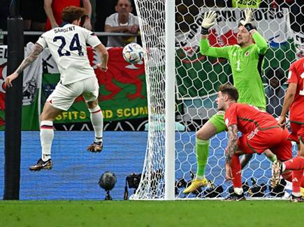 סרג'נט נגח כדור ששרק ליד הקורה (Getty)