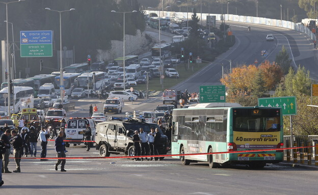 פיגוע משולב בירושלים: זירת הפיצוץ בצומת רמות (צילום: פלאש 90)