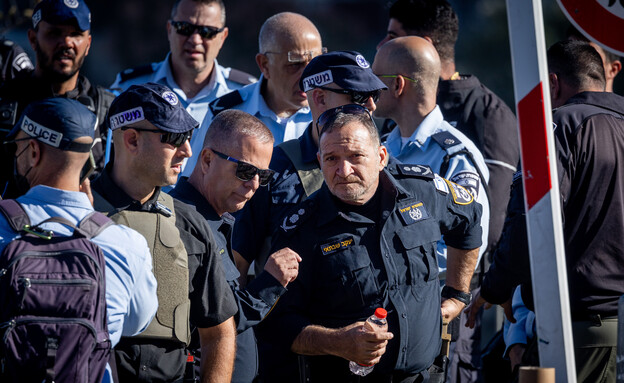 מפכ"ל המשטרה בזירת הפיגוע בירושלים (צילום: יונתן זינדל, פלאש 90)