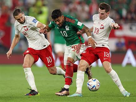 מקסיקו ופולין לא ניצלו את המעידה של ארגנטינה (Getty)