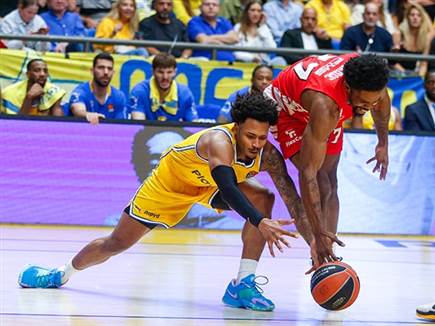 קרב בהיכל (אלן שיבר)