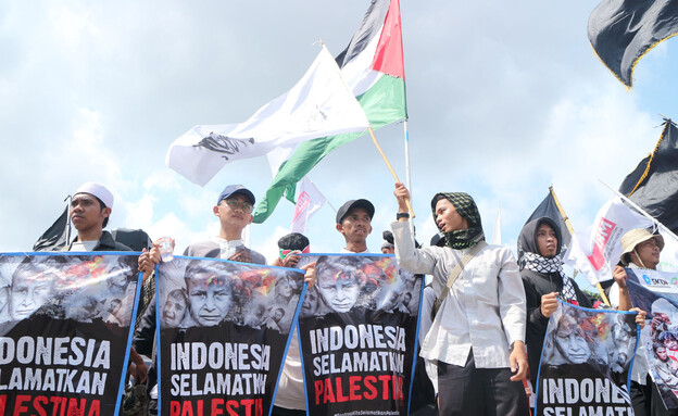 הפגנה פרו פלסטינית אינדונזיה (צילום: bagussatria, shutterstock)