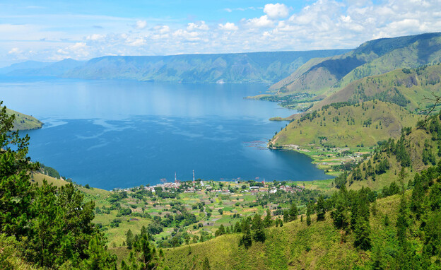 אגם טובה אינדונזיה (צילום: littlewormy, shutterstock)