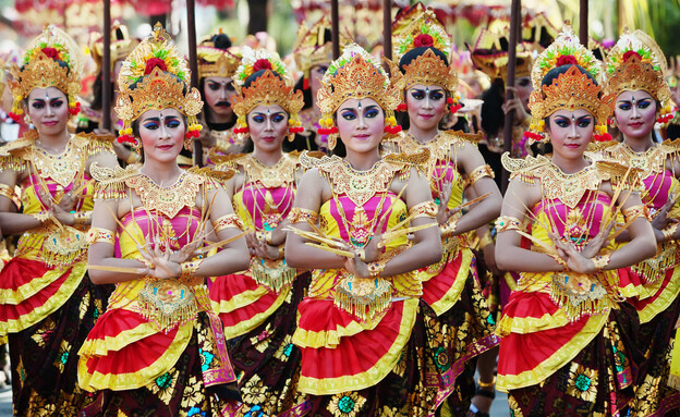 רקדניות אינדונזיות בבאלי (צילום: Denis Moskvinov, shutterstock)