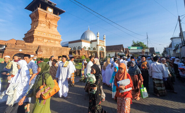 אנשים מוסלמים אינדונזיה (צילום: Cak Suud, shutterstock)