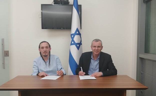 Représentants des négociations : le député Yariv Levin du Likud et Hanmal Durampan