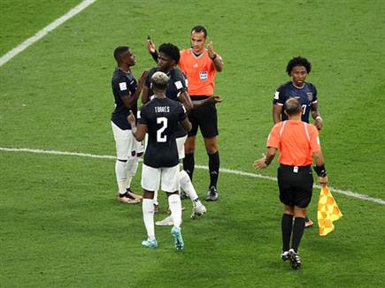 שער אקוודורי נפסל במחצית הראשונה (GETTY)