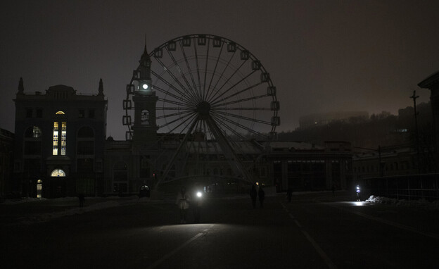 Total darkness in the capital Kyiv (Photo: AP)