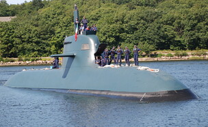 הצוללת הזרה (צילום: U.S Navy)