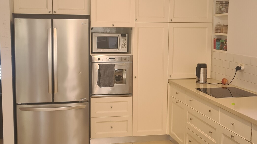 חזיתות מטבח, ג, 