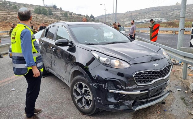 פיגוע דריסה סמוך לכוכב יעקב: רכבו של המחבל (צילום: דוברות בנימין)