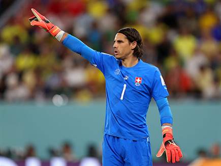 זומר עמד בגבורה בין הקורות (getty)