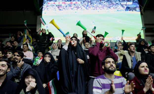 אוהדי נבחרת איראן (צילום: רויטרס)