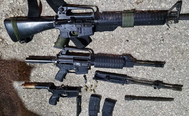 נשקי המחבלים שהצבא תפס בשומרון (צילום: דובר צה"ל)