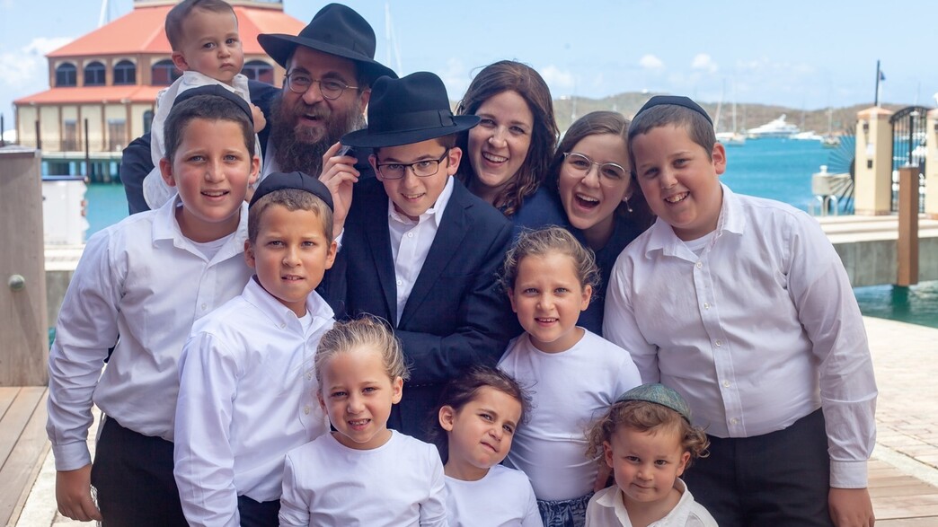 פדרמן אשר והניה עם משפחתם פדרמן אשר והניה עם משפחתם