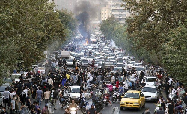 המחאות באיראן (צילום: לפי סעיף 27א' לחוק זכויות יוצרים)