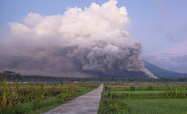 הר הגעש סמרו (צילום: AP)
