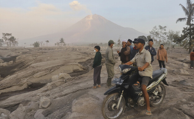 הר הגעש סמרו (צילום: AP)