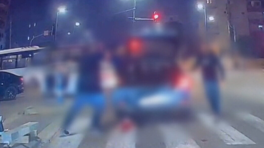 קטטה בכביש על רקע תאונת דרכים בלוד (צילום: דוברות המשטרה)