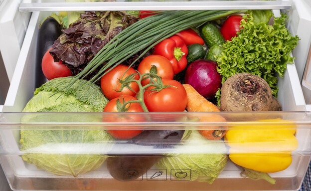 מגירת ירקות במקרר (צילום: shutterstock)