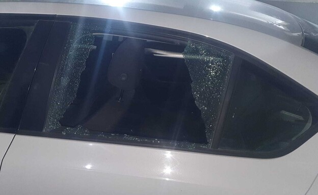 הנזק לרכבו של אחמד אבו סויס (צילום: לפי סעיף 27 א' לחוק זכויות יוצרים)