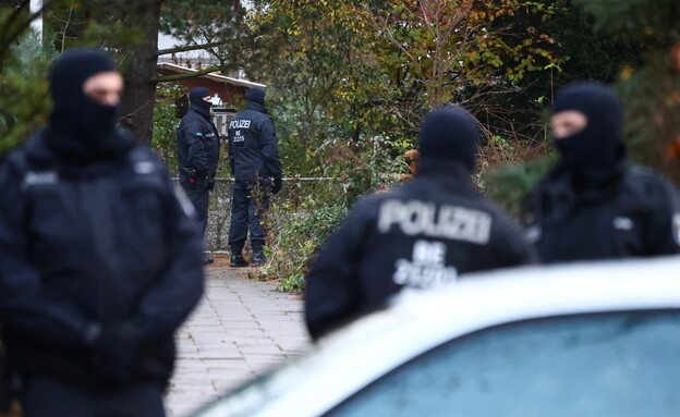 פשיטת המשטרה בגרמניה (צילום: רויטרס)