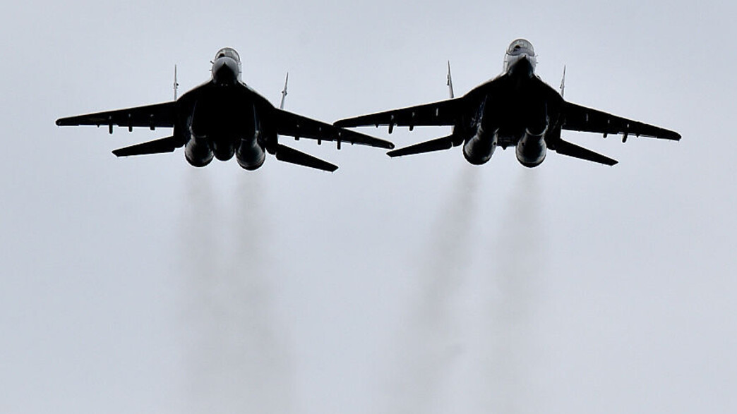 מטוסי הקרב (צילום: SERGEI SUPINSKY/AFP/Getty Images)