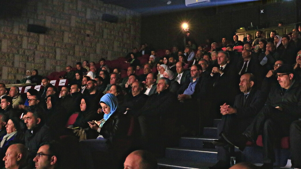 קהל צופה בסרט התיעודי "טנטורה" ברמאללה קהל צופה בסרט התיעודי "טנטורה" ברמאללה