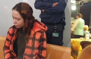 דינה זלוטניק בבית המשפט ו-שושנה מנשירוב ז