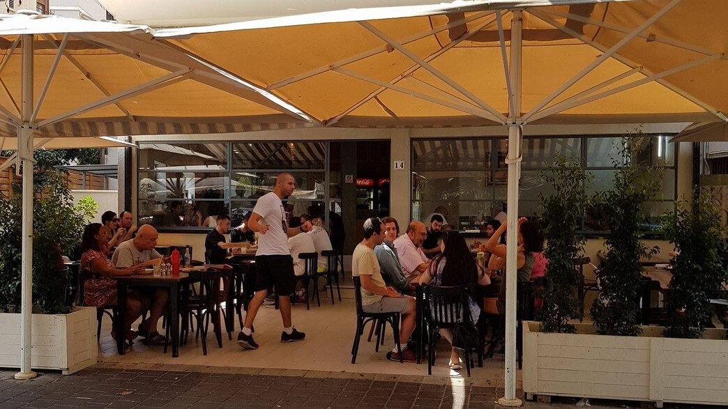 מסעדת אבו חסן ברחוב שבטי ישראל מסעדת אבו חסן ברחוב שבטי ישראל