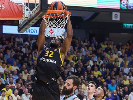 ניבו. מכבי שלטה מתחת לסל (דני מרון)