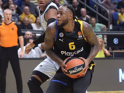 ג'רל מרטין. פתח במקום אלכס פוית'רס (דני מרון)