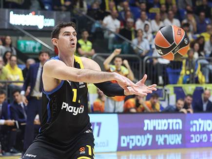 ג'ייק כהן. שלשה גדולה אחת ומעט מעבר (דני מרון)