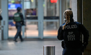 אבטחה משטרתית בשוק חג המולד בדרזדן (צילום: רויטרס)