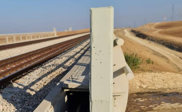 כבלי תקשורת הפרוסים לאורך המסילה נחתכו ונגנבו