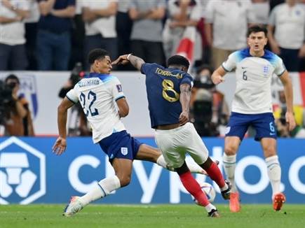 טשואמני הניף את הרגל (GETTY)