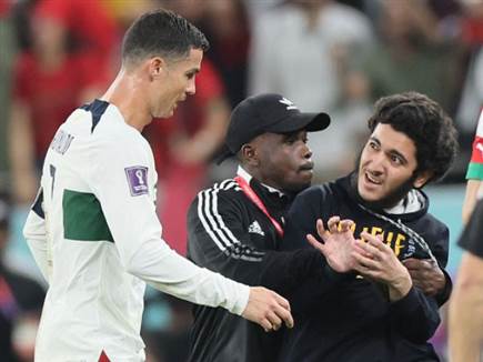 הכי לבד עם כל האנשים בעולם (Getty)